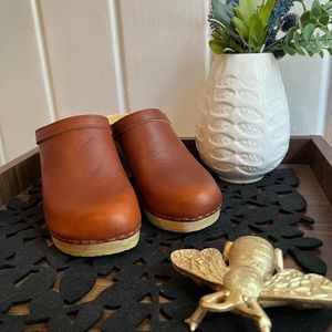 No. 6 Old School Clogs